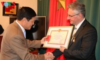 越南向捷克政治家授予为了文化事业纪念章